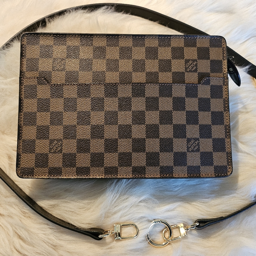 Ultra Rare Louis Vuitton Homme Pochette Clutch /Crossbody. UNISEX! 🔥